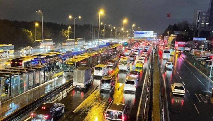 İstanbul’da akşam trafik yoğunluğu yüzde 87’ye çıktı