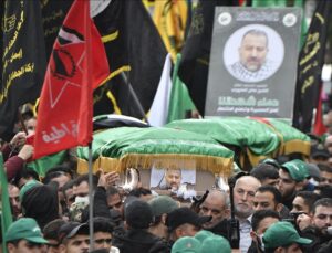 Hamas yöneticisi Aruri, Beyrut’ta binlerce kişi tarafından son yolculuğuna uğurlandı
