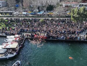 Haliç’te denizden haç çıkarma töreni düzenlendi