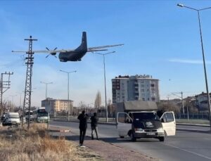 Kayseri’de askeri eğitim uçağı teknik arıza nedeniyle acil iniş yaptı