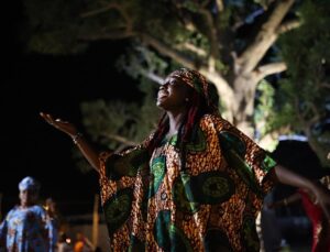 Senegal’de baobab ormanındaki geleneksel gösteriler ülke kültüründen renkli kesitler sunuyor