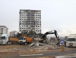 Deprem bölgesindeki 11 ilde çalışmalar 930 şantiyede, 110 bin 450 çalışanla sürüyor