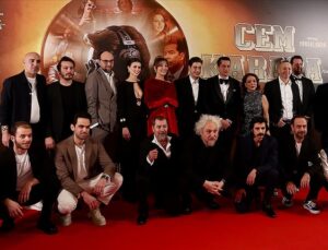 Cem Karaca’nın Gözyaşları filminin gala gösterimine ünlü isimler katıldı