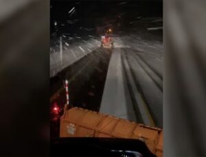 Kars-Iğdır kara yolunda kar yağışı nedeniyle ulaşım güçlükle sağlanıyor