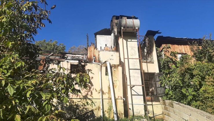Mersin’de evde çıkan yangında 2 kişi öldü, 4 kişi yaralandı
