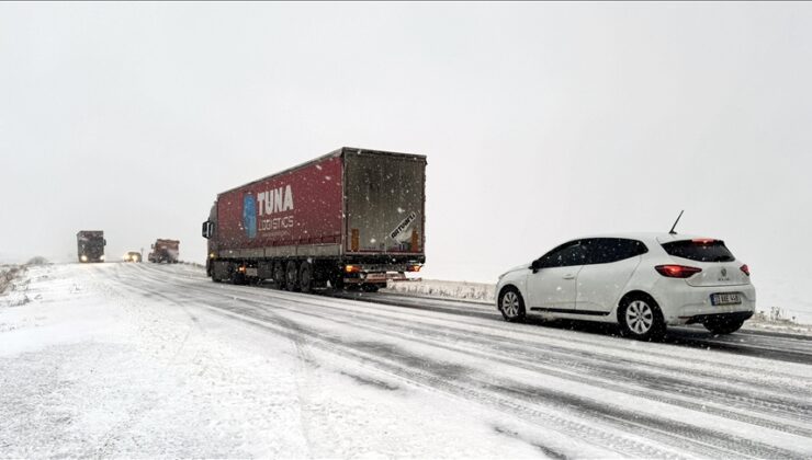 Ardahan’da ağır tonajlı araçlara kapatılan Damal-Posof kara yolunda ulaşım normale döndü