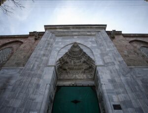 Bursa Büyükşehir Belediyesinin tarihi camilerdeki güvenlik hizmetini sonlandırma kararına tepki