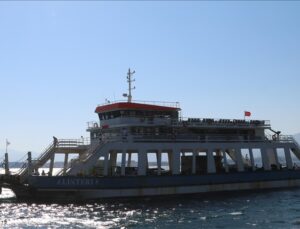Gökçeada ve Bozcaada’ya fırtına nedeniyle yarın feribot seferi yapılamayacak
