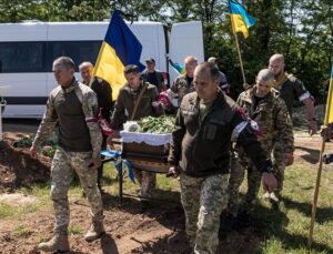 Ukrayna: Rusya’daki 563 askerimizin cenazelerini ülkeye getirdik
