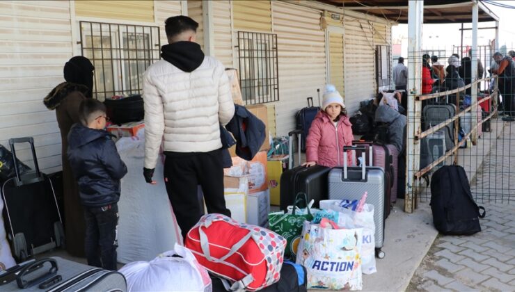 Türkiye’deki Suriyeliler ülkelerine dönüyor