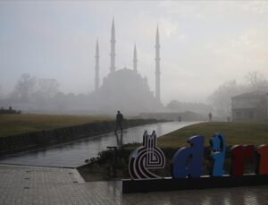 Edirne’de sis etkili oldu