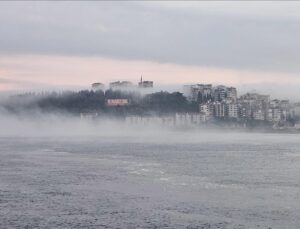 Çanakkale Boğazı sis nedeniyle transit gemi trafiğine kapatıldı