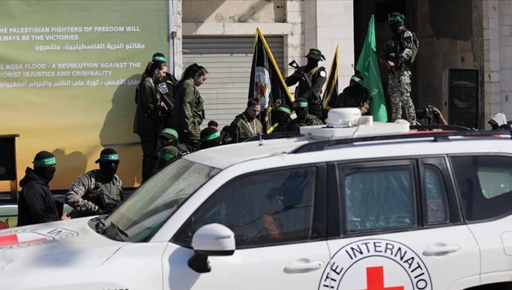 Hamas ve İsrail arasındaki esir takasının ikinci turunda Gazze’deki 4 İsrailli kadın esir asker serbest bırakıldı