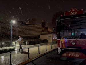 Edirne’de 4 gündür devam eden kar yağışının akşam saatlerinde etkisini yitirmesi bekleniyor