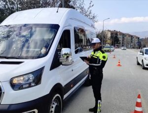 Okul servis araçlarına yönelik denetimlerde 12 bin 928 sürücüye işlem yapıldı