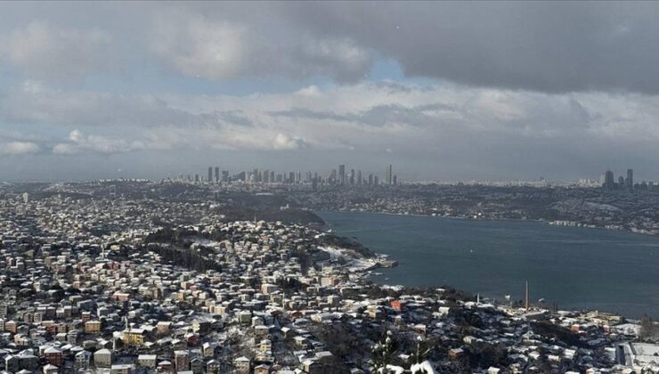 İstanbul’da kar yağışı aralıklarla sürüyor