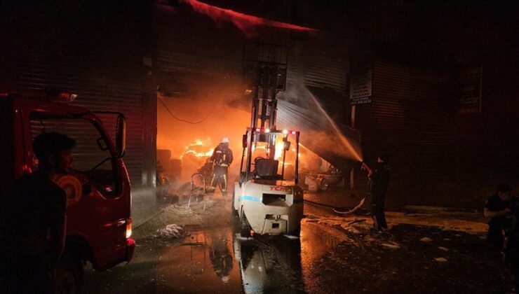 Antalya’da sanayi sitesinde çıkan yangında 3 iş yeri hasar gördü