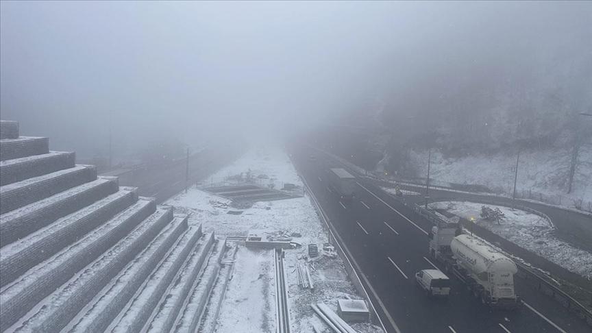 Bolu Dağı’nda kar yağışı sürüyor