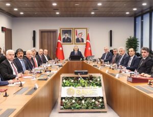Bakan Yerlikaya başkanlığında sahipsiz hayvan konulu video konferans toplantısı yapıldı
