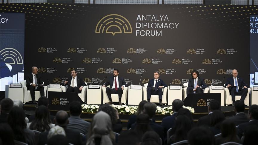 Antalya Diplomasi Forumu’nda liderler paneli düzenlendi