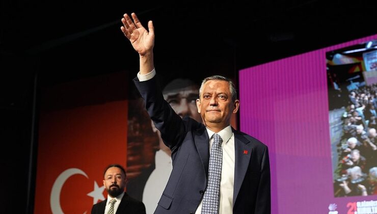 Özgür Özel yeniden CHP Genel Başkanı seçildi