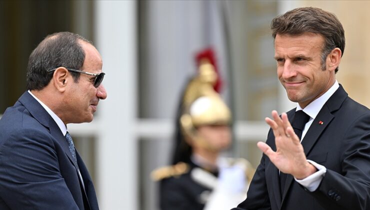 Fransa Cumhurbaşkanı Macron, Gazze gündemli üçlü zirve için Mısır’da