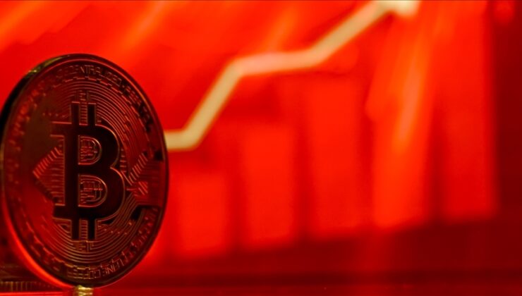 Bitcoin, ABD tarifelerinin 90 gün durdurulmasıyla 82 bin doların üzerine çıktı