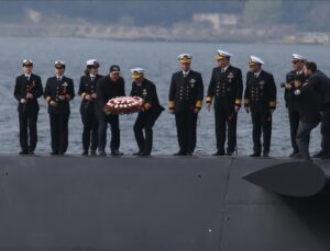 Çanakkale Boğazı’nda batan “Dumlupınar” ve “Atılay” denizaltılarında şehit olan denizciler anıldı