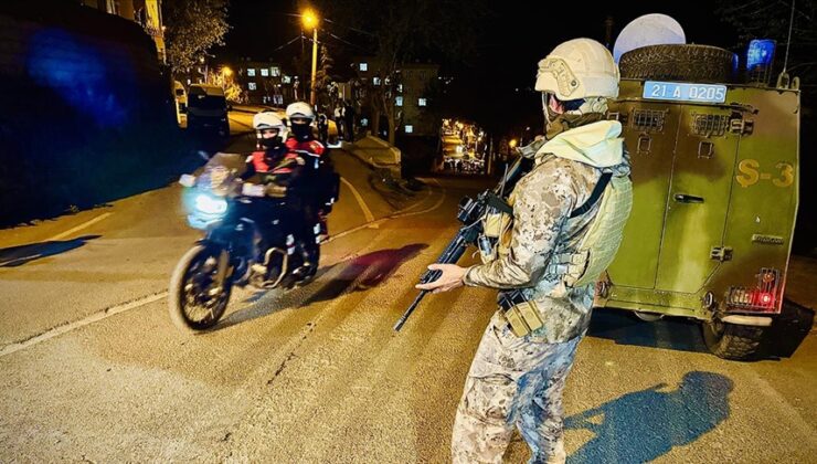 Diyarbakır’da 300 polisin katılımıyla “Narko Hançer” uygulaması yapıldı