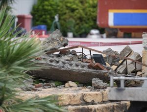 İzmir’de dekoratif beton kemerin yıkılması sonucu hayatını kaybedenlerin sayısı 2’ye yükseldi