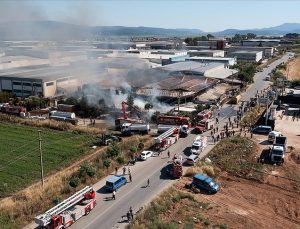 İzmir’de fabrikada çıkan yangın kontrol altına alındı