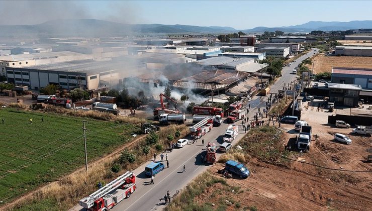 İzmir’de fabrikada çıkan yangın kontrol altına alındı