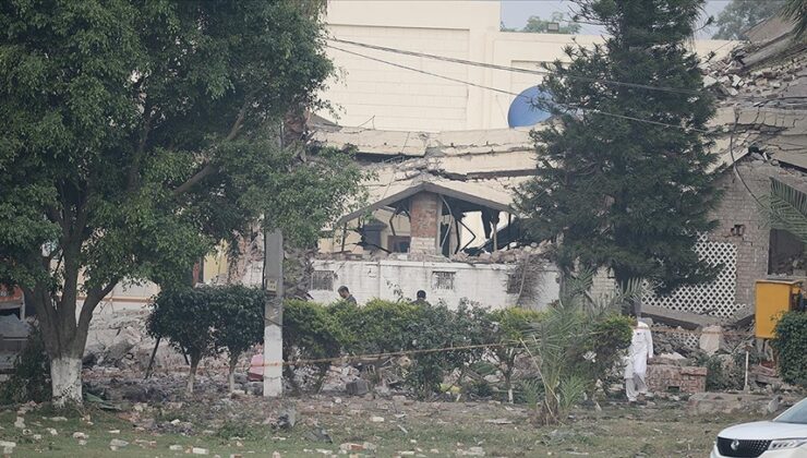 Hindistan ordusu, Pakistan ve ona bağlı Azad Keşmir’deki “hedeflere” askeri operasyon başlattı