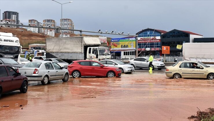Kırıkkale’de sağanak nedeniyle dereler taştı, ev ve iş yerlerini su bastı