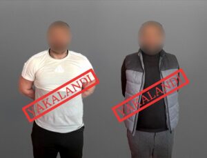 Bakan Yerlikaya, kırmızı bültenle aranan iki suçlunun Gürcistan’da yakalanarak Türkiye’ye getirildiğini duyurdu