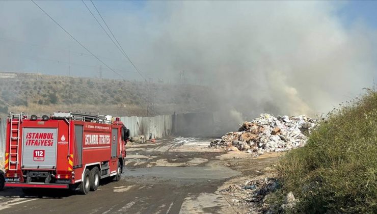 Sultangazi’de katı atık toplama alanında çıkan yangın söndürüldü