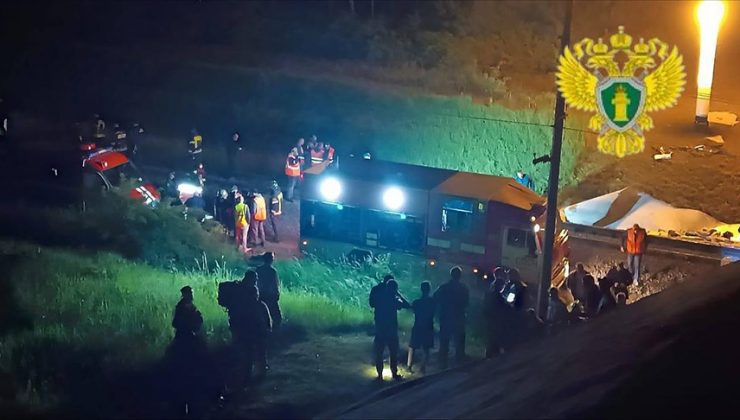Rusya’da otoyol köprüsünün yolcu treninin üzerine çökmesi sonucu 7 kişi öldü, 66 kişi yaralandı