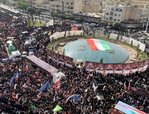 İsrail’in saldırılarında hayatını kaybeden yetkililer ve bilim insanları için Tahran’da cenaze törenleri düzenlendi