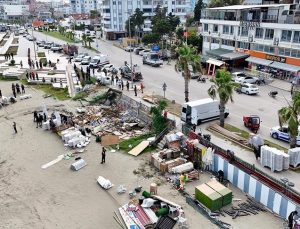 Adana’da Karataş sahil şeridindeki kaçak yapılar yıkılıyor