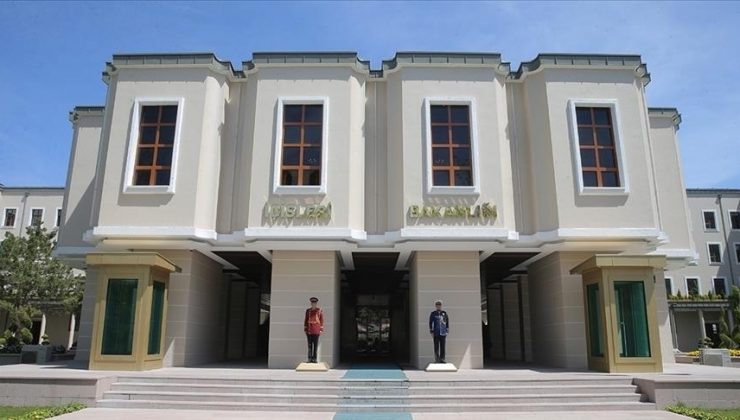 İstanbul merkezli soruşturmalarda tutuklanan 5 belediye başkanı görevden uzaklaştırıldı