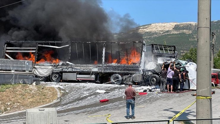 Sakarya’da 3 tırın karıştığı kazada 1 kişi öldü, 2 kişi yaralandı