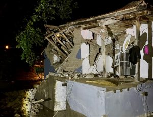 Kırşehir’de sel nedeniyle 1 ev çöktü, hasar gören 3 ev boşaltıldı