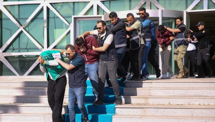 Yüksek takipçili sahte sosyal medya hesaplarından dolandırıcılık yapan 11 şüpheli tutuklandı