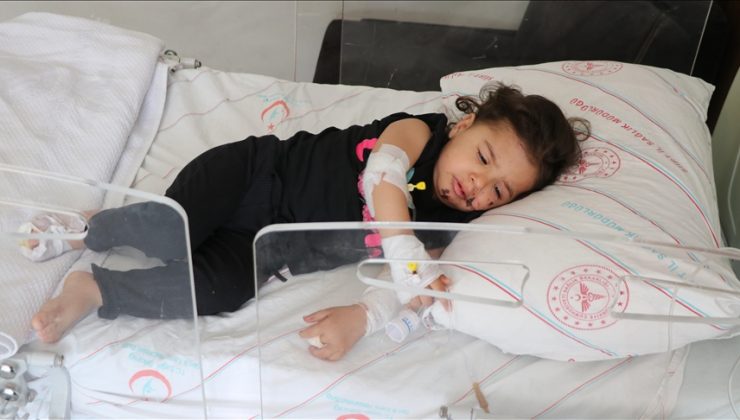 Siirt’te 1,5 yaşındaki çocuğun 5. kattan otomobilin üzerine düşmesi kamerada