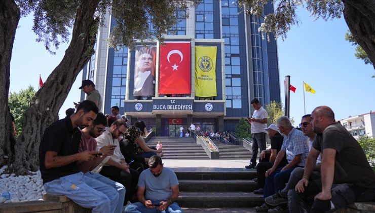 İzmir’de iki belediyede işçiler iş bıraktı