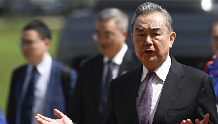 Çin Dışişleri Bakanı Vang: ABD, anlaşmazlıkların müzakere yerine güç yoluyla çözülebileceğine dair yanlış mesaj veriyor