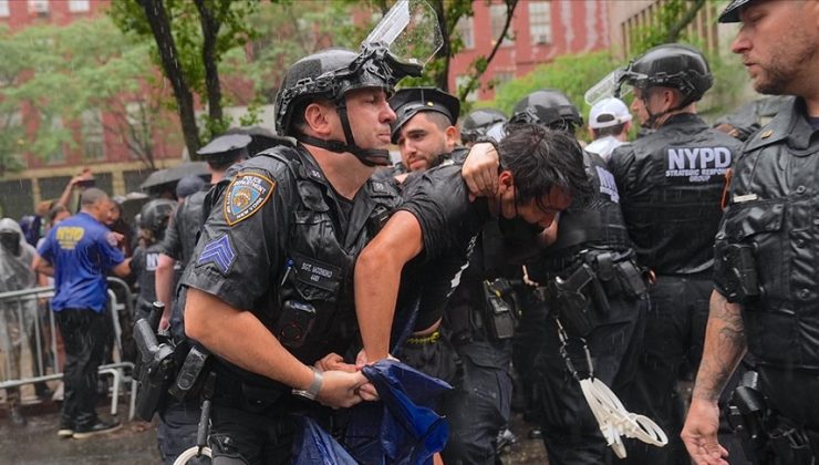 ABD’nin New York kentinde göçmenlere destek gösterisinde onlarca protestocu gözaltına alındı