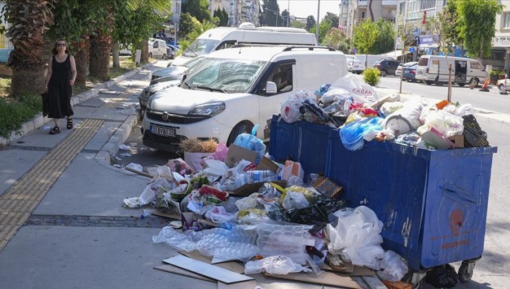 İzmir’de düzenli maaş alamayan belediye işçilerinin iş bırakma eylemi sürüyor