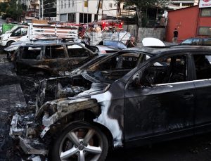 Ataşehir’de sanayi sitesinde çıkan yangında park halindeki otomobiller yandı