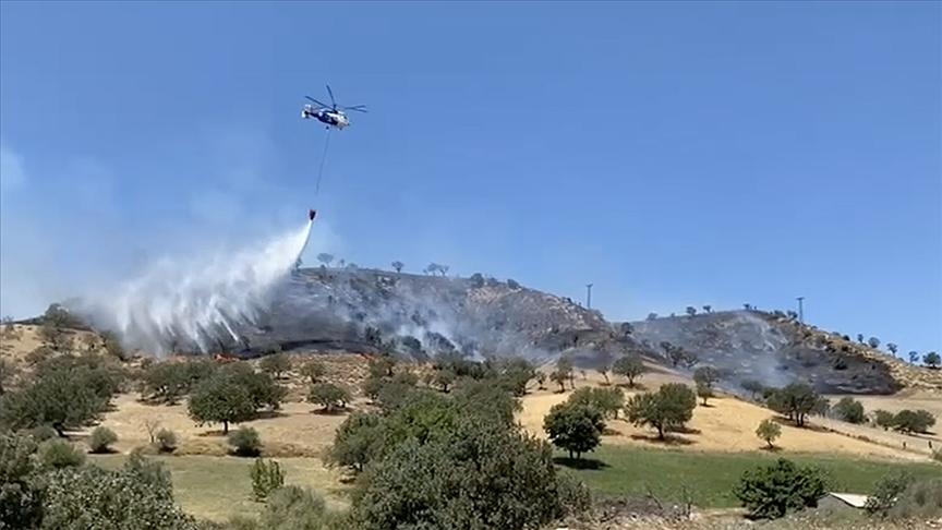 Çanakkale’de bozuk orman alanında çıkan yangına müdahale ediliyor
